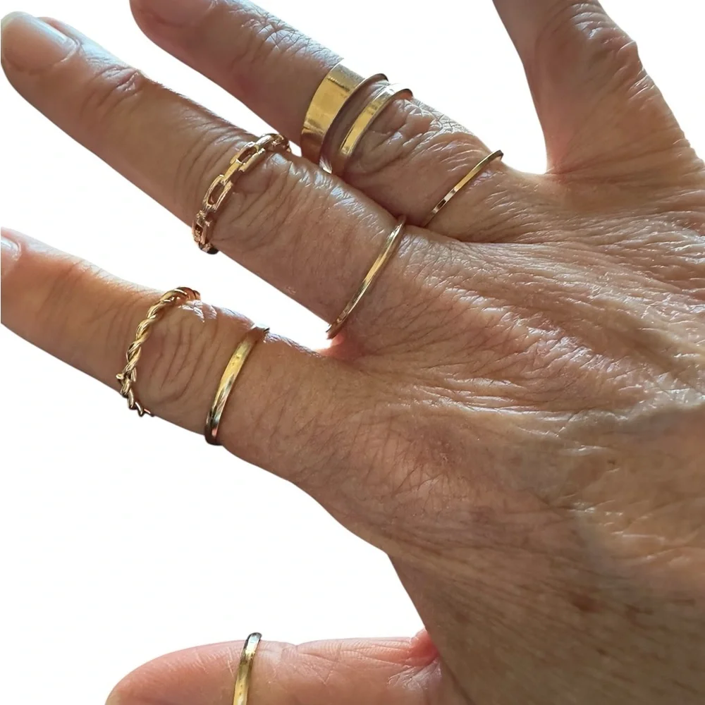 7 Piece Set Stackable Gold Rings